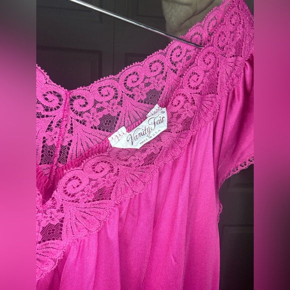 Pink Vanity Fair Nightie/slip - Picture 2 of 3